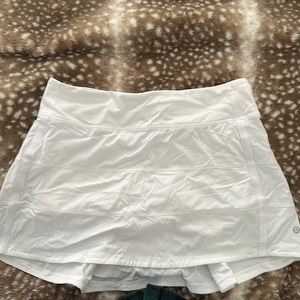 Whit lululemon tennis skirt